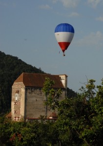 Neuhaus mit Ballon